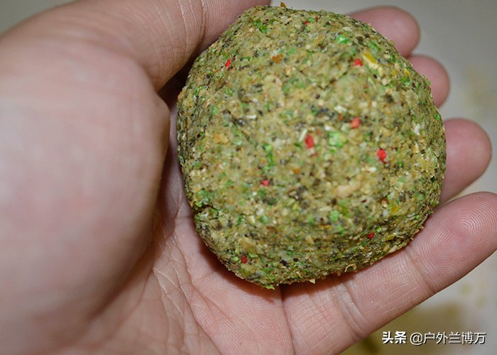 老大爷酒后说漏嘴，好用的鲫鱼饵料不用买，用这8种料就能做  -图5