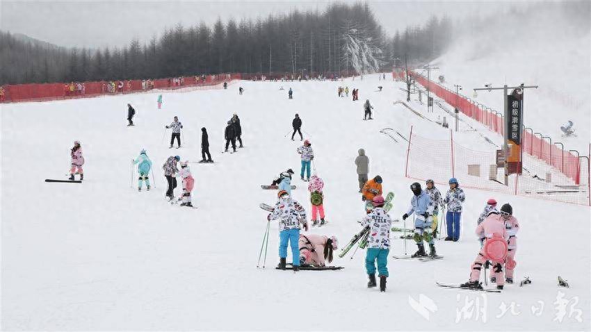 今日开板！神农架国际滑雪场开门迎客  