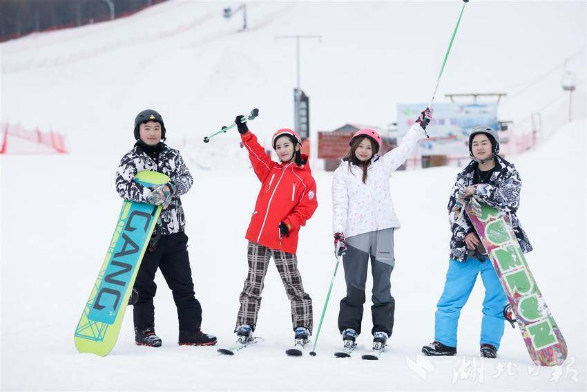 今日开板！神农架国际滑雪场开门迎客  -图3